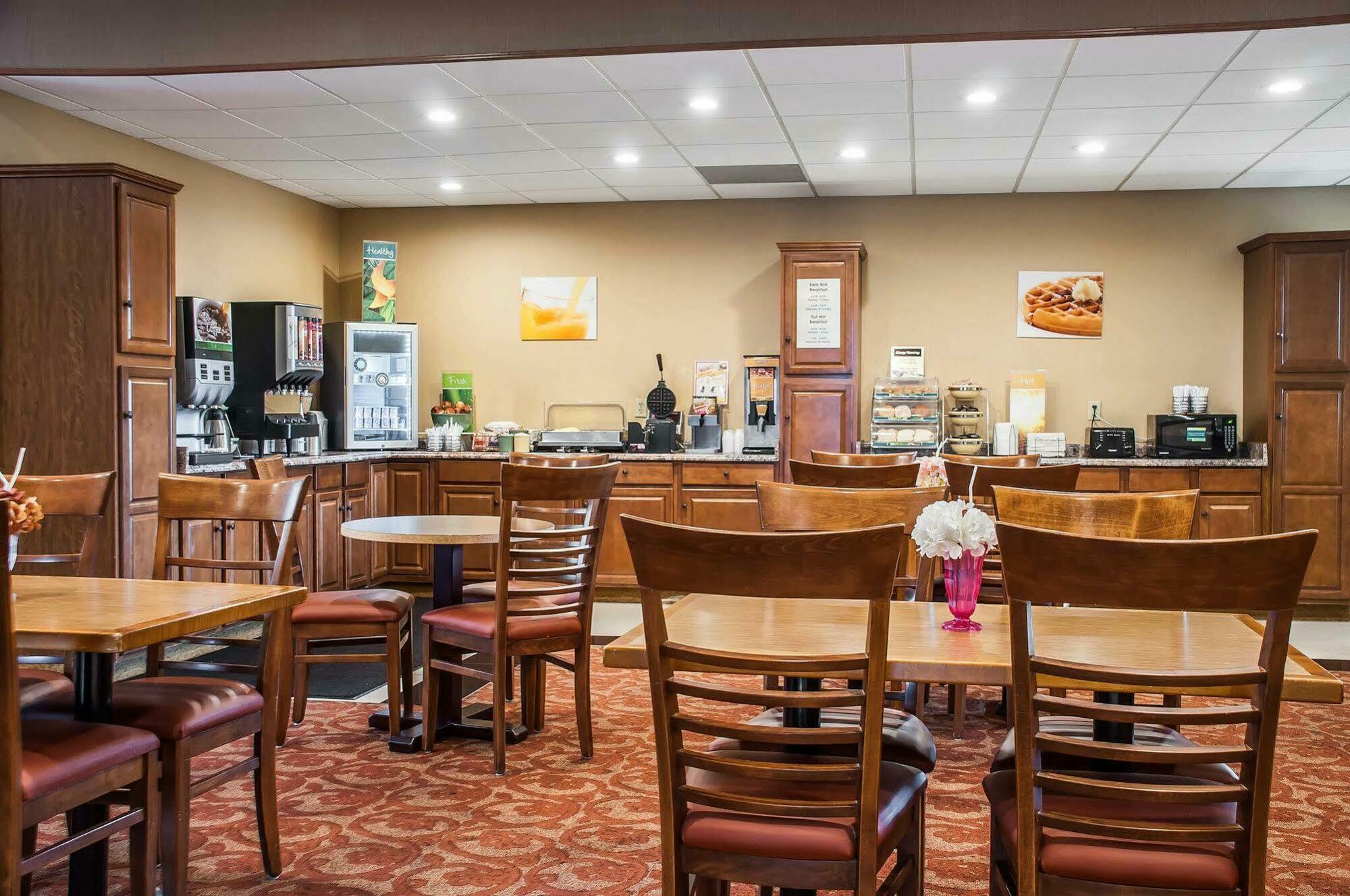 Quality Inn Airport Cheektowaga Exterior foto